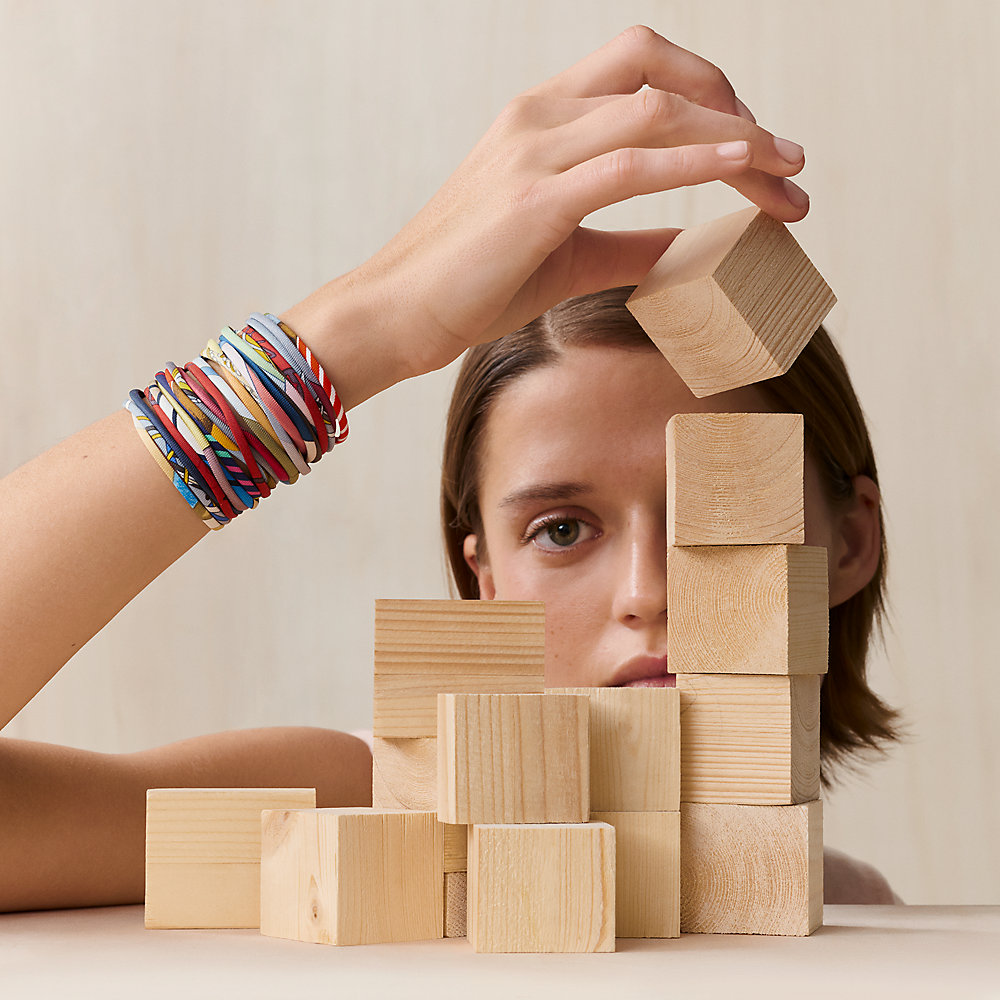 ブレスレット 《ミュルチフィス》 シルク | Hermès - エルメス-公式サイト